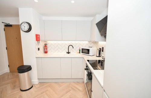 Contemporary Flat in Central Manchester w Balcony - Photo 13