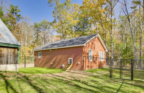 Wooded Retreat with Pet-Friendly Yard in Standish - Foto 19