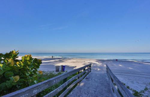 100 steps to beautiful Indian Rocks Beach, oceanside, 2 bedroom updated condo - Foto 10