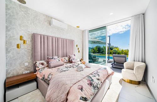 Luxury Villa with Heated Pool & Jacuzzi Near Costa Adeje Golf - Photo 30