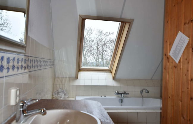 Authentic Farmhouse in Pingjum With Hot Tub - Photo 13