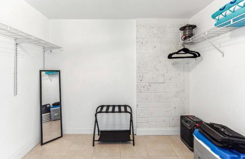 Miami Oasis, Spacious 4-Bedroom Home with Pool - Photo 31