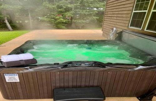 Wooded Retreat with game area and hot tub - Foto 59