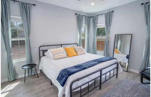 Delightfully Renovated 4 Br/2 BA Near DT Riverwalk - Foto 34