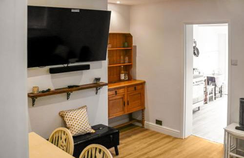 Longford Cottage - Photo 2