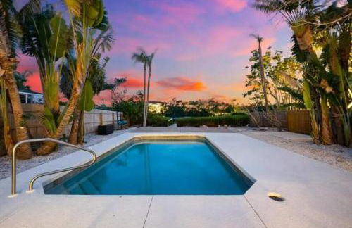 Blue Lagoon Hideaway 3BR Coastal Chic Retreat - Photo 4