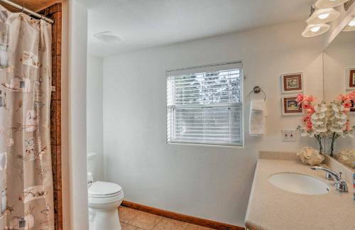 Game Room, Yard, Deck and Fireplace Lakeside Home - Foto 17