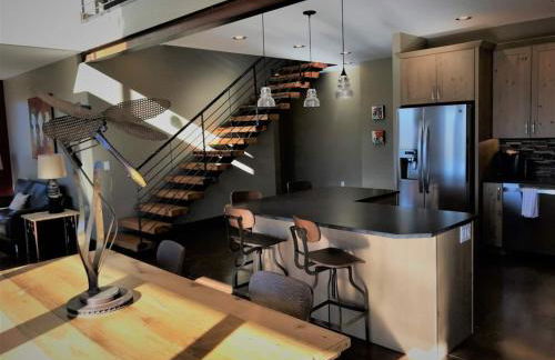 Barnwood Chateau with 2 Master Suites Hot Tub - Foto 10