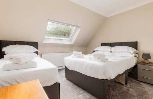 The Gables Penthouse - 15-Minute Walk to Branksome Chine Beach - Photo 8