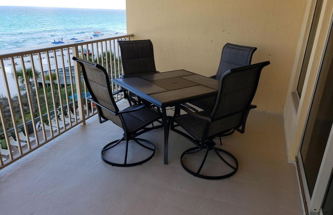 Cozy Condominium with Astonishing View from Spacious Balcony - Unit 0401 by RedAwning - Foto 1