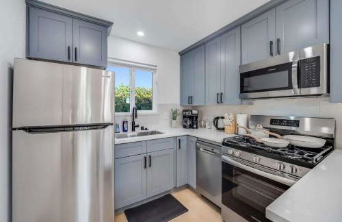 Brand New Apt w Parking Blocks from Downtown- D - Foto 15