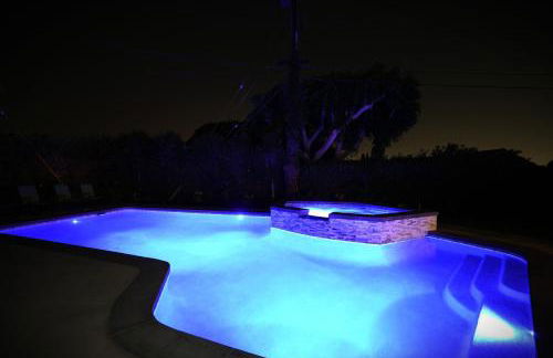 Awesome 5 bedroom 3 bath pool home with in-ground jacuzzi - Foto 22