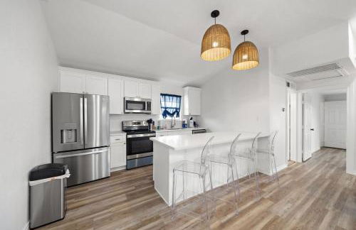 Beach Escape Close to Attractions and the Shore - Photo 6