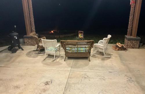 Quiet Forest Vacation home on a Private Road with Spacious Patios, Fire pit, Pet friendly and a Private pool - Foto 58