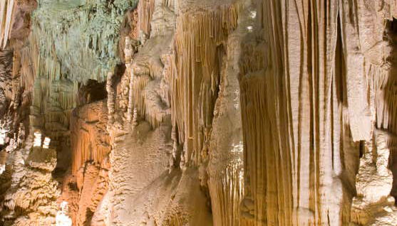 Excursión a Biblos, Gruta de Jeita y Harissa - Foto 3, JEITA GROTTO STALACTITES AND STALAGMITES