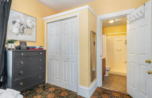 Spacious upstairs 1bed- Walking distance to Beach outlet mall - Photo 12