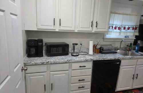 Charming 3 bedroom 2 bath home in Bloomfield with wishing well - Foto 7