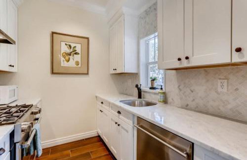 The Pink House - Bask in Style Steps from the Convention Center - Foto 8