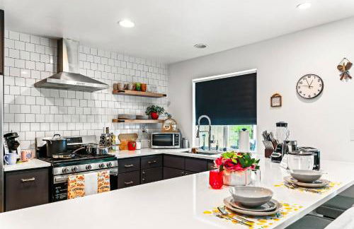 4BR Luxury Stay | 2 Kings | Near DT | Family+Games - Foto 28