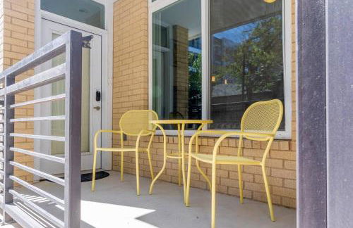 Beautiful RiverWalk Apt with Full Amenities, King Bed & Free Parking - Foto 49