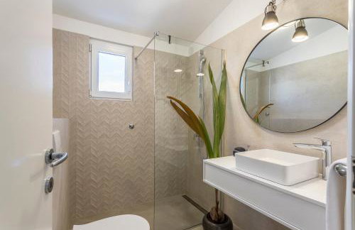 Holiday home Lola, sea on a palm! HEATED POOL - Photo 58