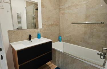 T3 entier confortable Centre historique de Montluçon Gare à 10 min à pied 6 personnes - Foto 15