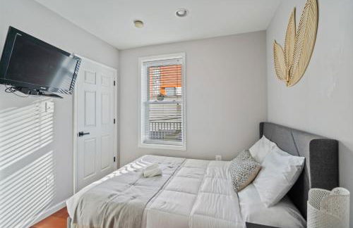 Perfect Location! Stylish Condo Steps Away from Nationals Stadium and Navy Yard in DC's Southwest Gem - Foto 16
