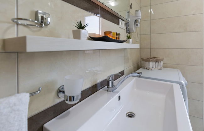 Spacious Holiday Home With Swimming Pool - Foto 23