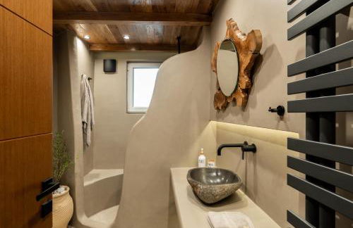 Rustic Boutique Apartment with Live Olive Tree & Private Parking - Photo 3