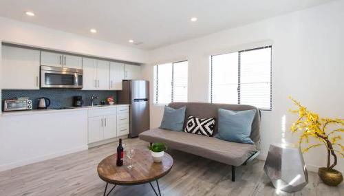 Sunny 1 Bedroom in the Heart of Venice Beach - #3 - Photo 4