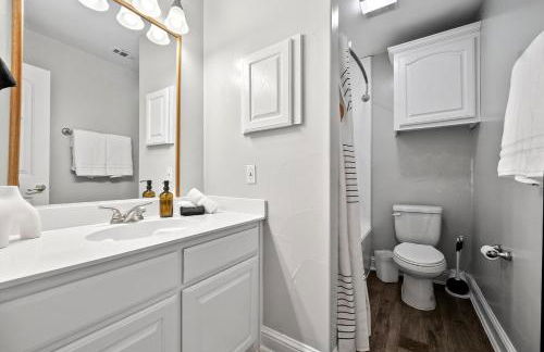 Walk to AT&T Stadium - Modern 2BR With Backyard - Foto 35