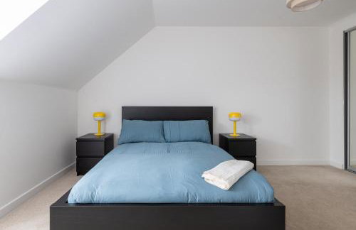 Spacious Milton Keynes Townhouse 2 Designated Parking Spaces Near Centre MK, MK Bowl, Universal Studios & Transport Links Ideal for Families & Contractors - Foto 21