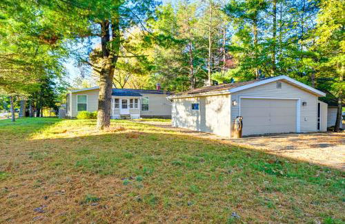 Lakefront Nekoosa Home Private Beach and Boat Dock! - Foto 27