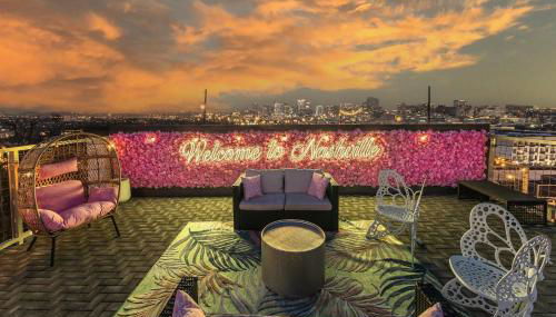 Luxury Retreat: Rooftop Hot Tub Double Deck & Game Room - Foto 3