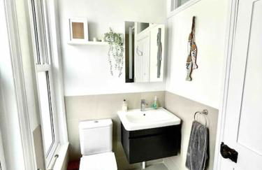 A unique and spacious river front property - Foto 51