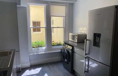 Promenade Apartment with own Beach Hut - Photo 7