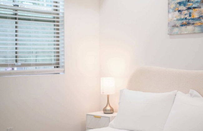 Not Affected by the Fire/modern Spacious Home With Parking & Fully Equipped Kitchen #3 - Foto 14