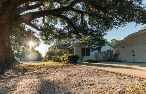 Gulf Coast Craftsman - Cozy, Charming & Central! - Foto 47