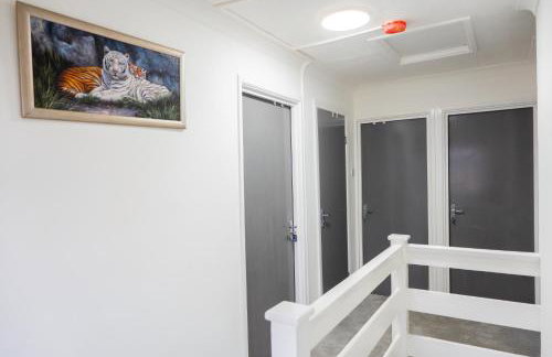 Beautiful Modern Home in London, Free Parking, Family Home, Sleeps 9, Close to Railway Station - Foto 11