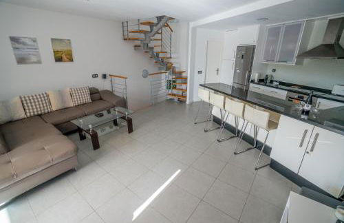 Modern sea view duplex with parking and aircon - Foto 16