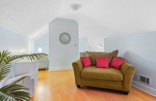 Uptown Colorful Cottage by the Riverwalk - Foto 21