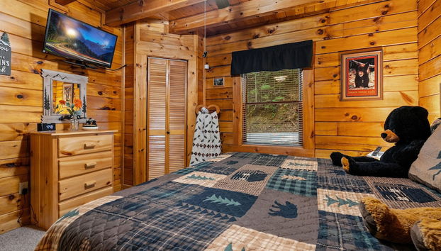 Forest Fling 2 Bedroom Cabin by RedAwning - Foto 3, Habitación