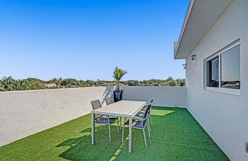 Cozy Unit wMini-Golf Balcony - Photo 11