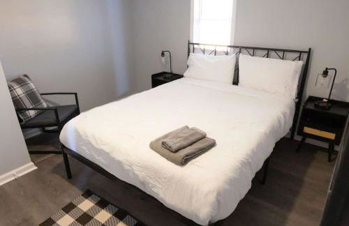 5 Min to Elon - In Unit Washer and Dryer - Fast Wi-Fi - Foto 14