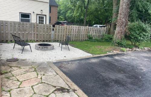 Spacious Home in DT Libertyville Near Naval Base - Foto 29