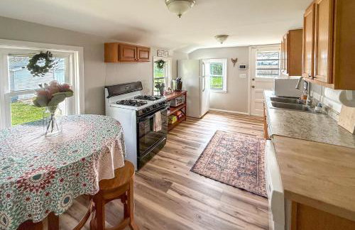 Peaceful Franklin Cottage about 1 Mi to Downtown! - Foto 6