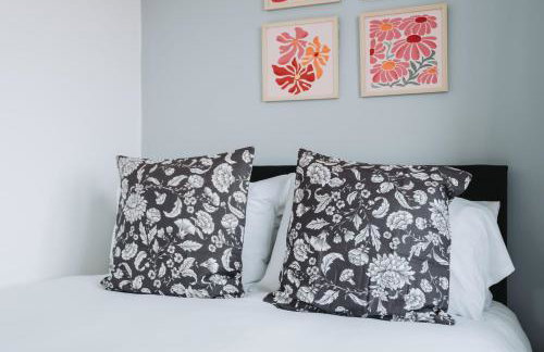 Modern & comfortable 4 bed house - Photo 25