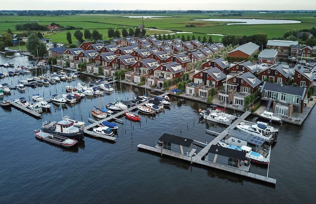 Modern Houseboat With air Conditioning Located in Marina - Foto 31