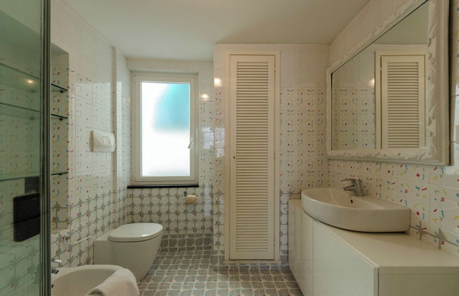 JOIVY Exclusive 3-bedroom flat near Cathedral of Genoa - Foto 69