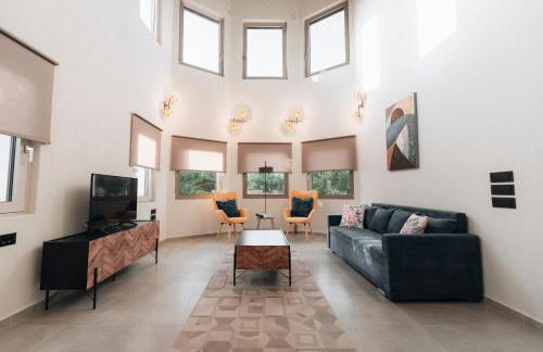 Villa Di Leon - Uniquely Designed Villa with Pool in a Picturesque Village near Famous Porto Limnionas, Offering Exceptional Hospitality By Villa Mana Gers - Photo 36